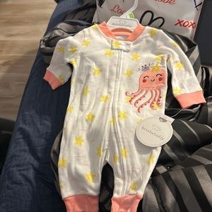 Baby girl onesies size 0 to 3 tags still on it brand new